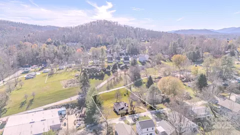 View/Area - 111 Le-an-hurst Rd, Asheville, NC 28803 photo 2 of 3