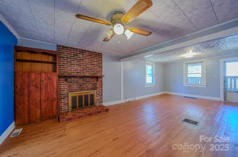 Living - 111 Le-an-hurst Rd, Asheville, NC 28803 photo 2 of 2
