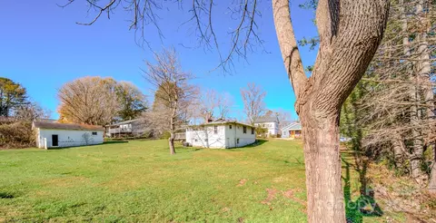 Exterior - 111 Le-an-hurst Rd, Asheville, NC 28803 photo 2 of 2