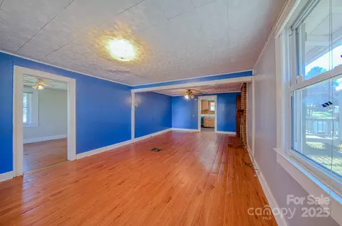 Living - 111 Le-an-hurst Rd, Asheville, NC 28803 photo 1 of 2