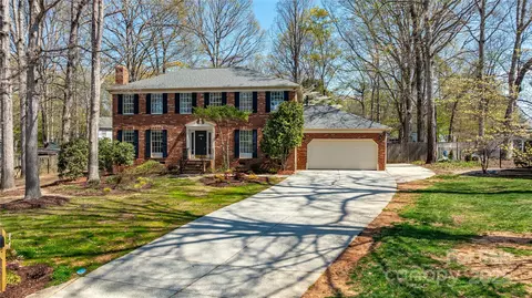 2605 Willowdale Ln, Matthews, NC 28105