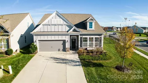 104 Boatwright Ln, Mooresville, NC 28117