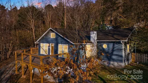 65 Naples Rd, Asheville, NC 28804
