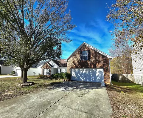 8325 Fox Swamp Rd, Charlotte, NC 28215