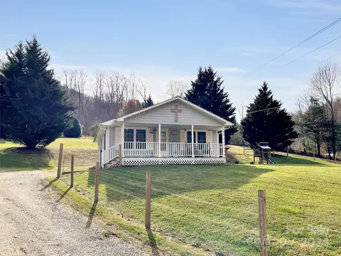 2075 Hyatt Creek Rd, Waynesville, NC 28786