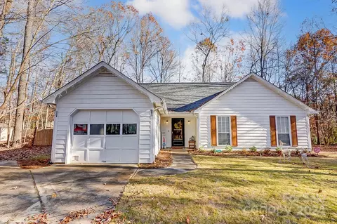3711 Sandberry Dr, Waxhaw, NC 28173