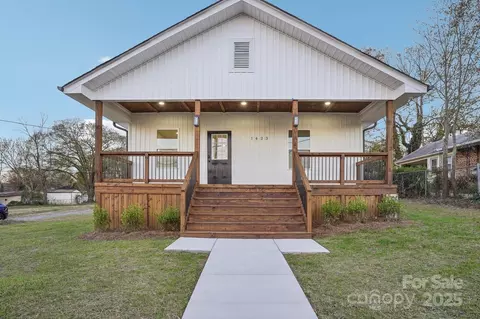 1423 Roseland Dr, Lincolnton, NC 28092
