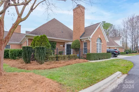 7507 Hurstbourne Green Dr, Charlotte, NC 28277