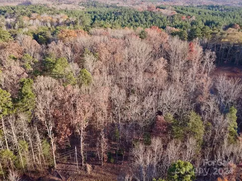 176 Suwanne Rd, Troy, NC 27371