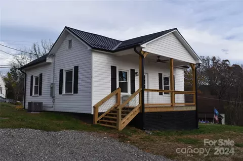 36 Circle C St, Marion, NC 28752