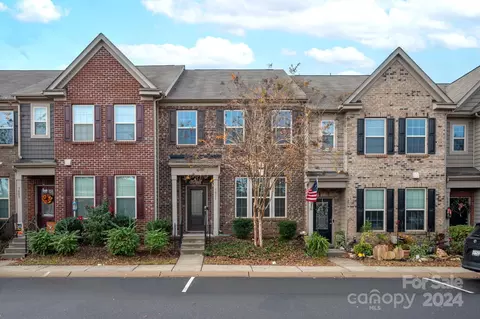 3011 Honeylocust Ln, Fort Mill, SC 29707