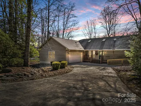 241 Middle Connestee Trl, Brevard, NC 28712