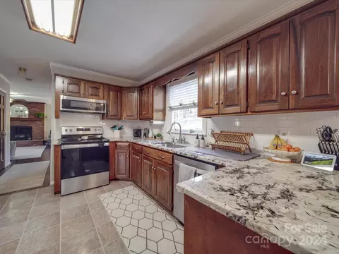 130 Devine St, Stanley, NC 28164 photo 9