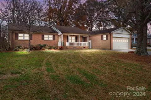 618 Lake Dr, Rockwell, NC 28138