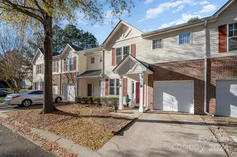 10730 Essex Hall Dr, Charlotte, NC 28277