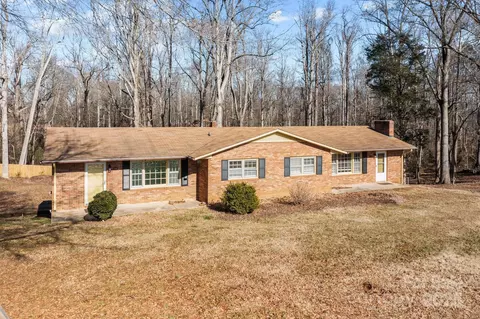 145 Crooked Ln, Statesville, NC 28625