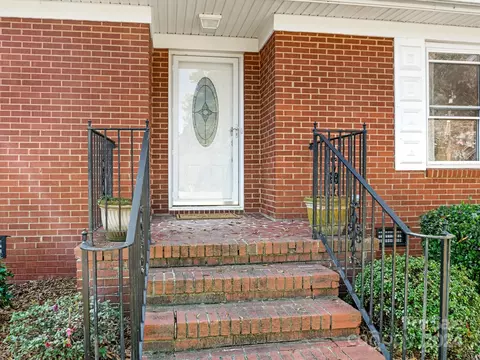 Exterior - 4141 David Dr, Matthews, NC 28105 photo 2 of 7