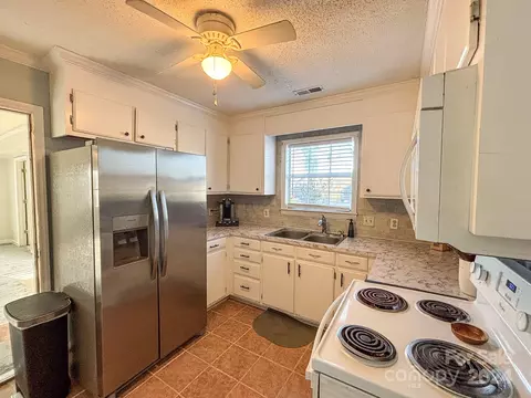 907 Edgehill Dr, Monroe, NC 28110 photo 4