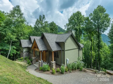 341 Pearl Way, Burnsville, NC 28714