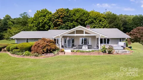 2944 Turnpike Rd, Horse Shoe, NC 28742