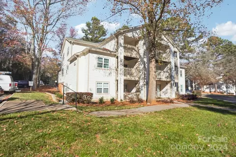 1032 Churchill Downs Ct, Charlotte, NC 28211