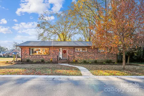 5001 Currituck Dr, Charlotte, NC 28210