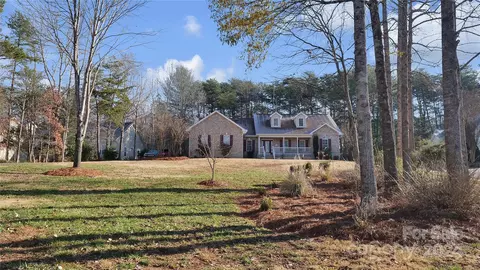 412 Cornerstone Dr, Taylorsville, NC 28681