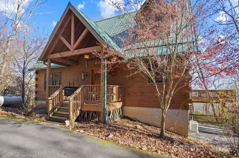 26 Sunflower Trl, Pisgah Forest, NC 28768