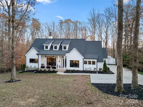 7313 Mockingbird Ln, Waxhaw, NC 28173