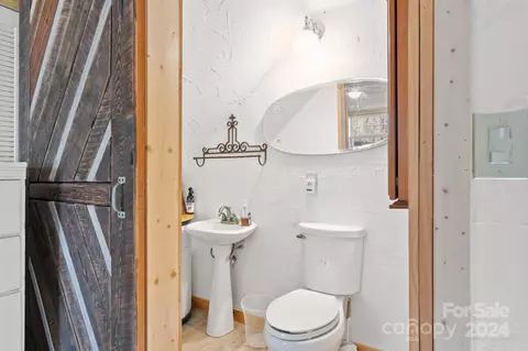 Bath - 1497 Secluded Valley Rd, Marshall, NC 28753 photo 1 of 1