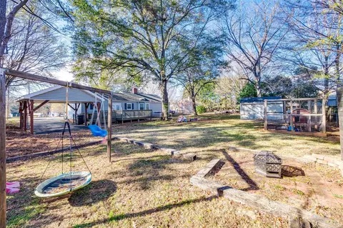Exterior - 708 N Main St, Lowell, NC 28098 photo 5 of 7