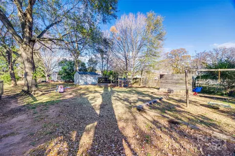 Exterior - 708 N Main St, Lowell, NC 28098 photo 6 of 7