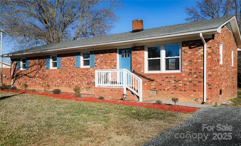31655 Pinewood Dr, New London, NC 28127
