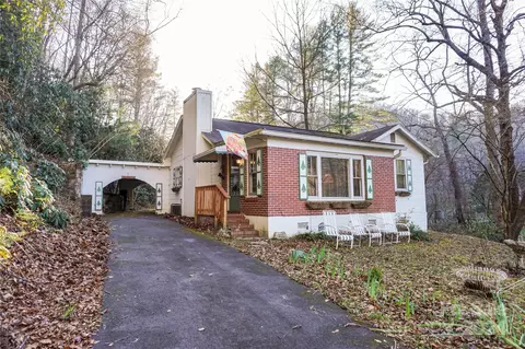 555 Battle Creek Rd, Horse Shoe, NC 28742