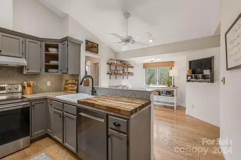 681 Dotsi Dr, Brevard, NC 28712 photo 16