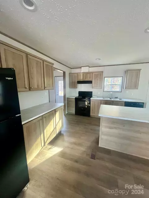 Kitchen - 46 Kidd And Brown Rd, Hiddenite, NC 28636 photo 2 of 2