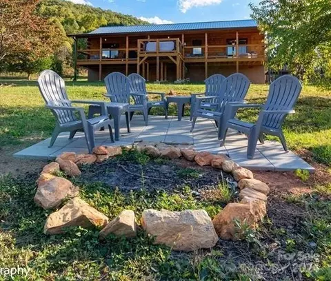 199 Brookview Ln, Whittier, NC 28789