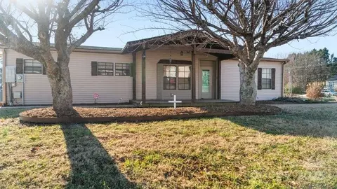 202 Mountain View Dr, Taylorsville, NC 28681