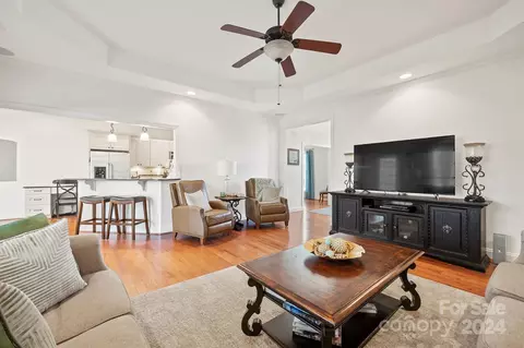 Living - 209 9th Ne St NE, Conover, NC 28613 photo 3 of 3