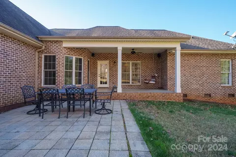 Exterior - 209 9th Ne St NE, Conover, NC 28613 photo 4 of 5