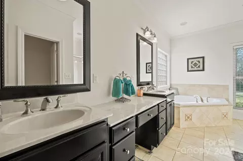 Bath - 209 9th Ne St NE, Conover, NC 28613 photo 2 of 4