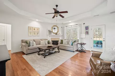 Living - 209 9th Ne St NE, Conover, NC 28613 photo 1 of 3