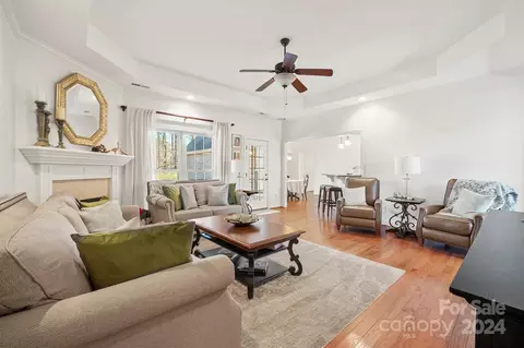 Living - 209 9th Ne St NE, Conover, NC 28613 photo 2 of 3