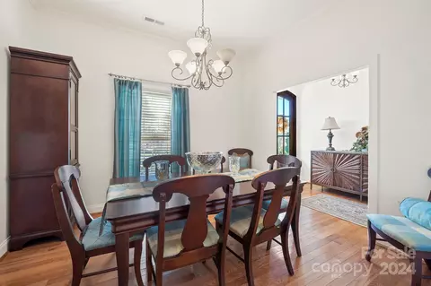 Dining - 209 9th Ne St NE, Conover, NC 28613 photo 2 of 3
