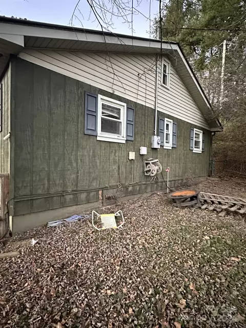 600 Hyder Mountain Rd, Clyde, NC 28721 photo 2