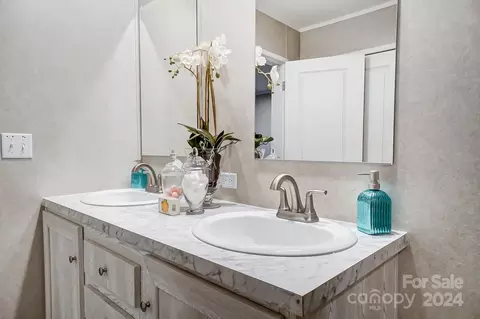 Bath - 1860 Bascom Ln, Midland, NC 28107 photo 1 of 3