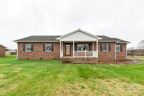102 Caribou Dr, Statesville, NC 28625