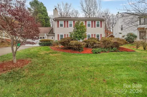 6918 Loretta Pl, Charlotte, NC 28215