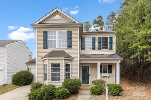 8633 Sawleaf Ct, Charlotte, NC 28215