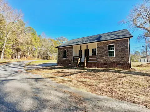 99 Locust St, Great Falls, SC 29055